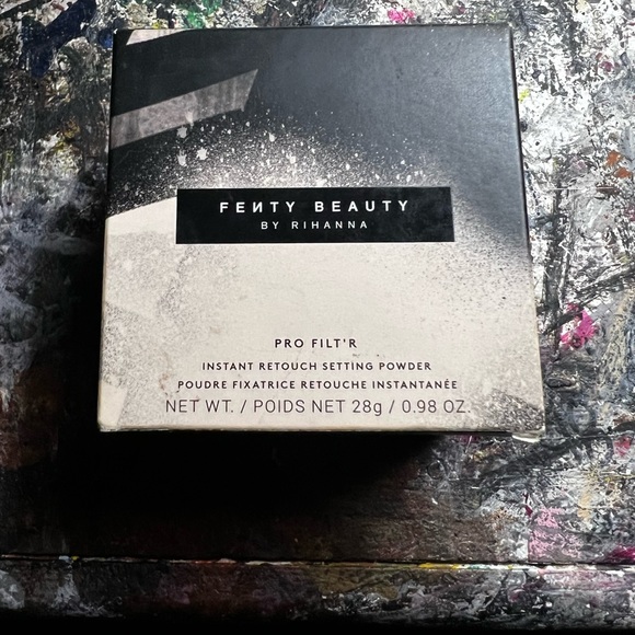 BNIB 💫 fenty beauty setting powder - Picture 2 of 4